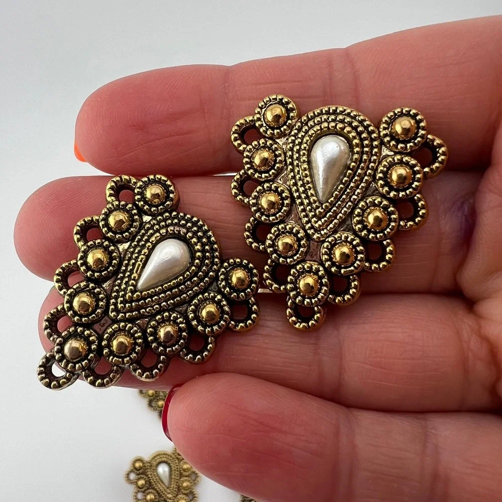 Lot‎ 13 Gold Tone Pearl Buttons Ornate Vintage Style Shank Sewing Craft